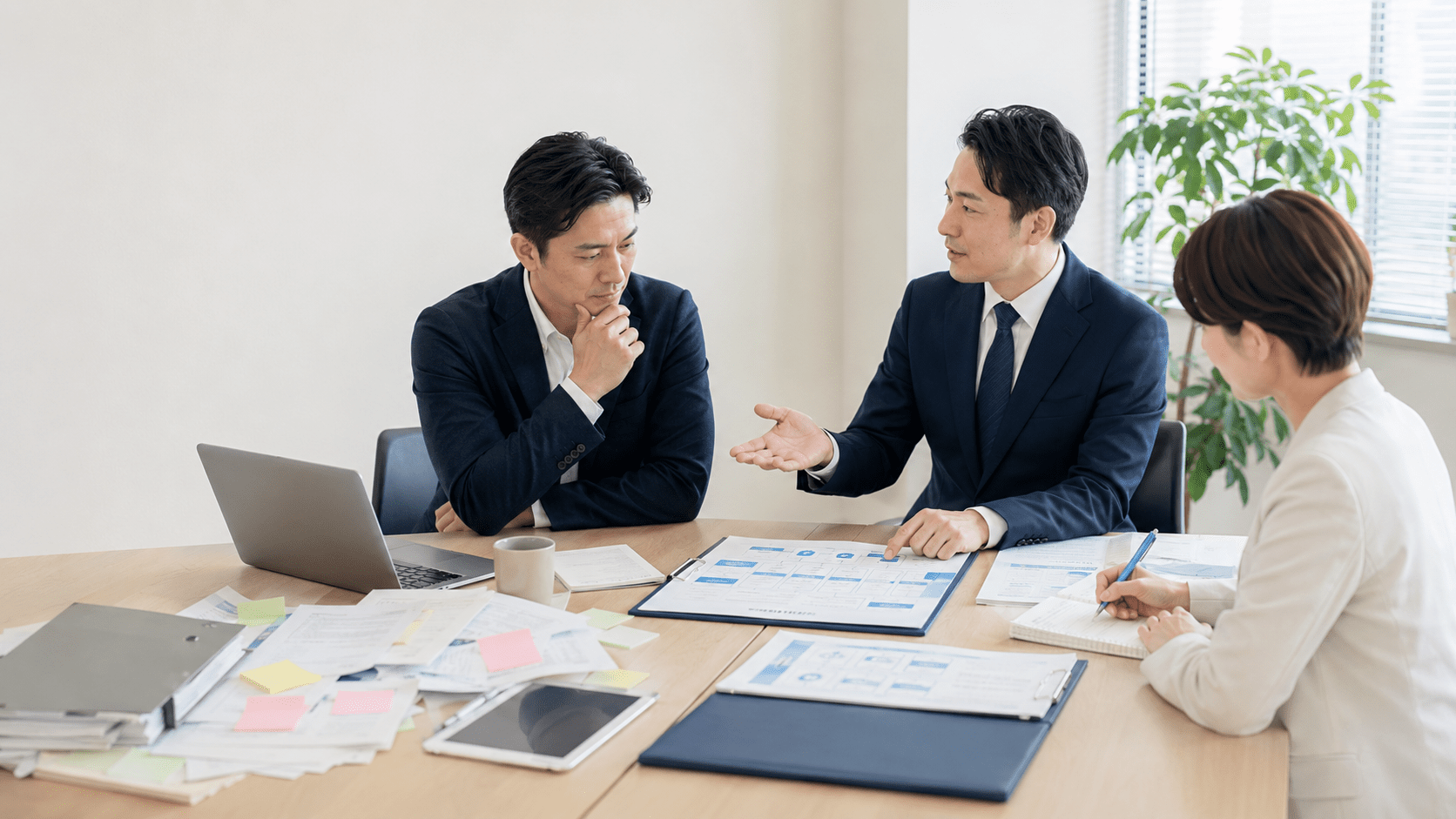 顧問契約後に人事労務の判断を整理している相談風景